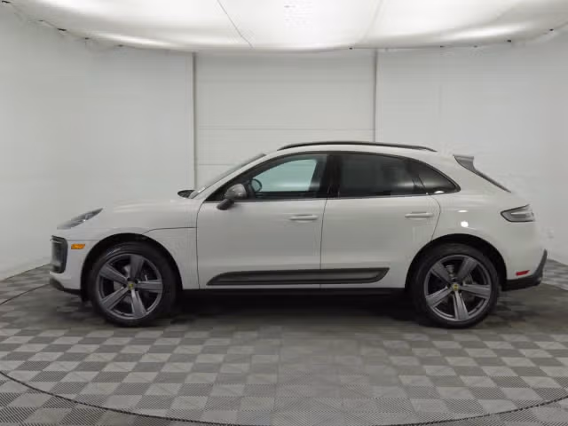 2025 Porsche Macan Base - Photo 10