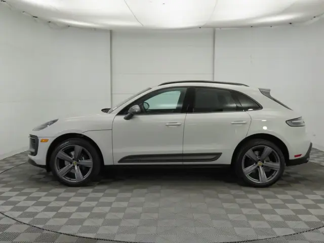 2025 Porsche Macan Base - Photo 14