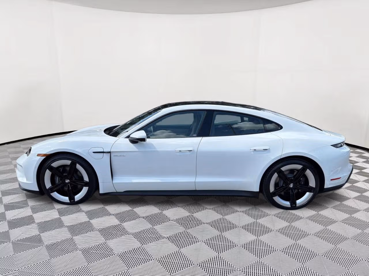 2025 Porsche Taycan 12