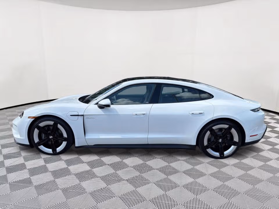 2025 Porsche Taycan 11
