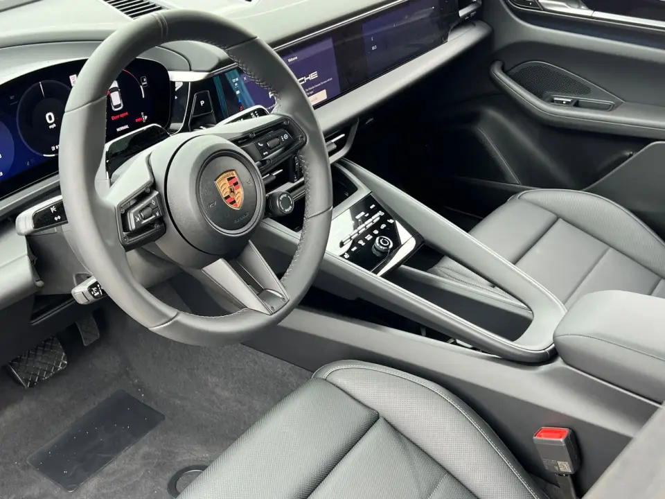 2026 Porsche Macan Base - Photo 31