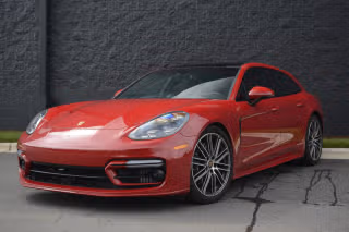 2023 Porsche Panamera GTS Sport Turismo's photo