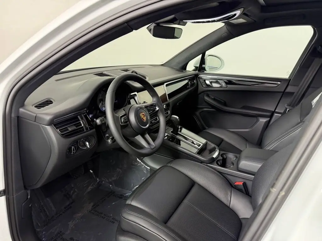 2026 Porsche Macan S - Photo 32