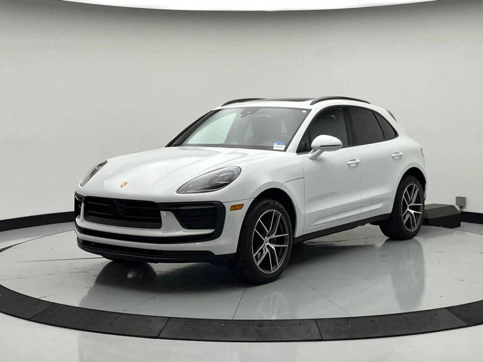 2025 Porsche Macan Base