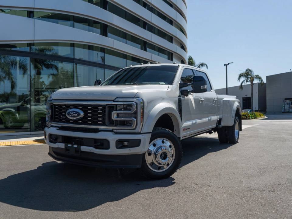 2026 Ford F-450 Super Duty Platinum