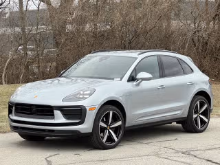 2025 Porsche Macan's photo