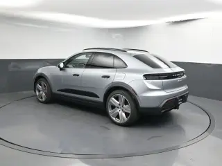 2025 Porsche Macan S - Photo 21
