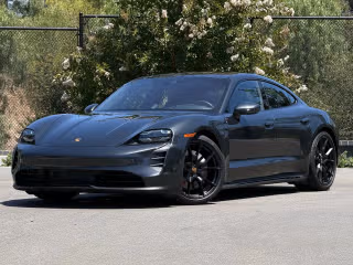 2022 Porsche Taycan GTS's photo