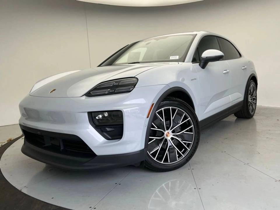2026 Porsche Macan Base