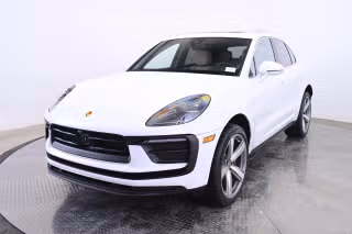 2026 Porsche Macan -'s photo