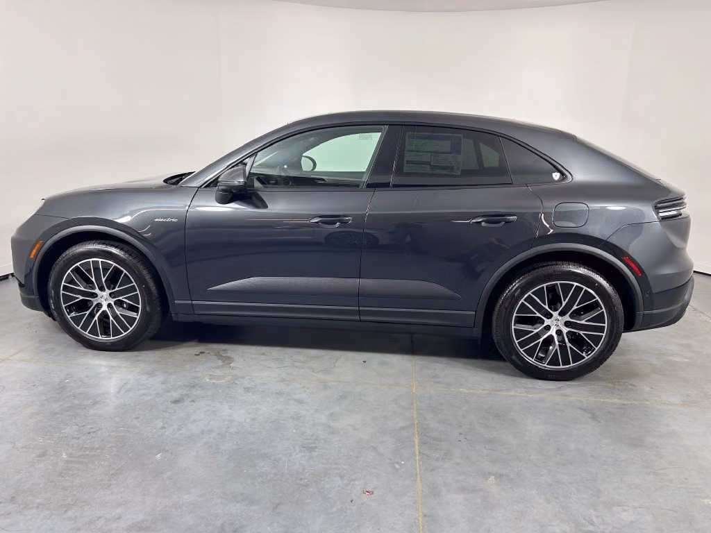 2026 Porsche Macan Base - Photo 12