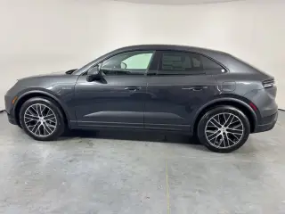 2026 Porsche Macan Base - Photo 13