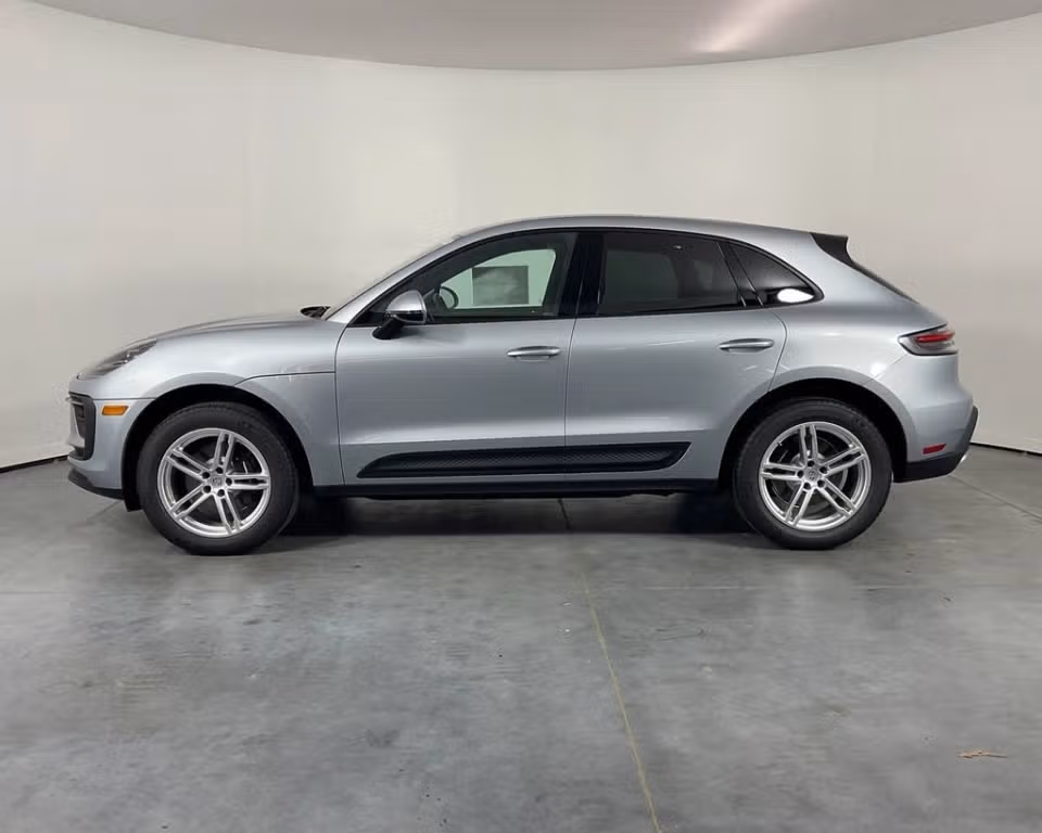 2025 Porsche Macan Base - Photo 11