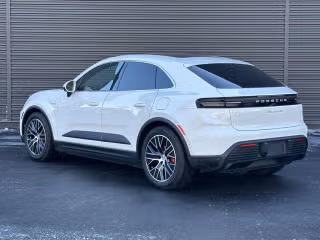 2025 Porsche Macan S - Photo 17