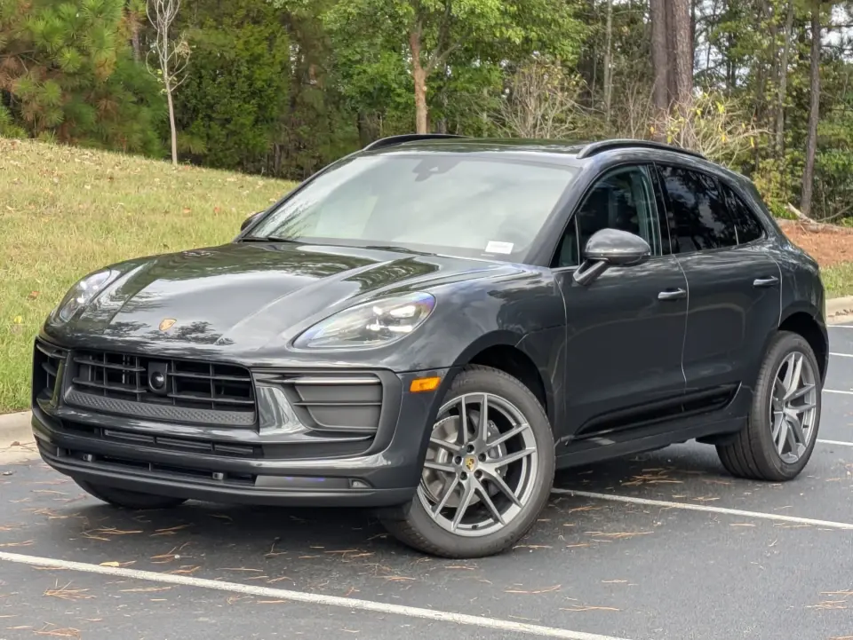 2026 Porsche Macan T - Photo 7