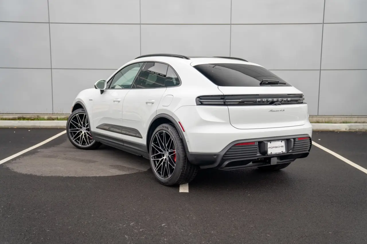 2026 Porsche Macan S - Photo 24