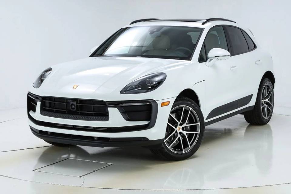 2025 Porsche Macan Base