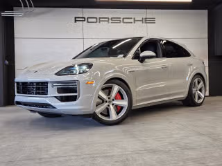2026 Porsche Cayenne Turbo E-Hybrid's photo