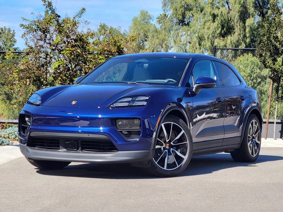 2025 Porsche Macan Base