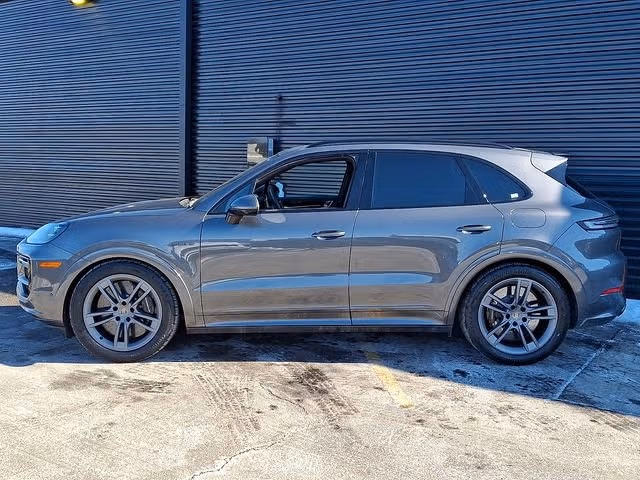 2025 Porsche Cayenne Turbo E-Hybrid - Photo 10