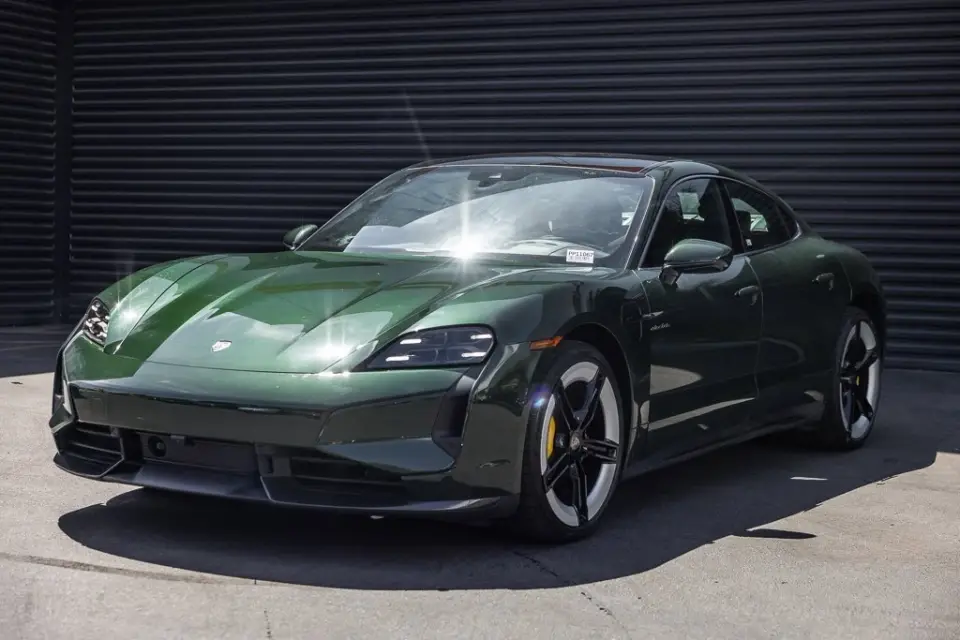 2025 Porsche Taycan Turbo S - Photo 7