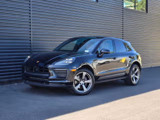 2025 Porsche Macan -'s photo