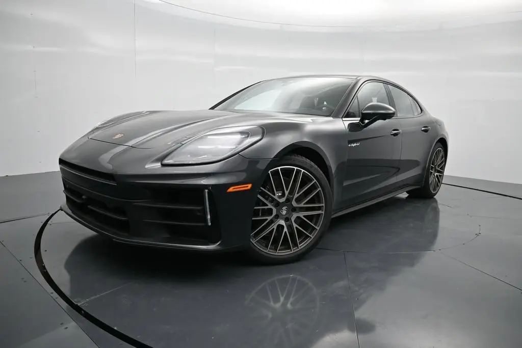 2026 Porsche Panamera 4 E-Hybrid - Photo 8