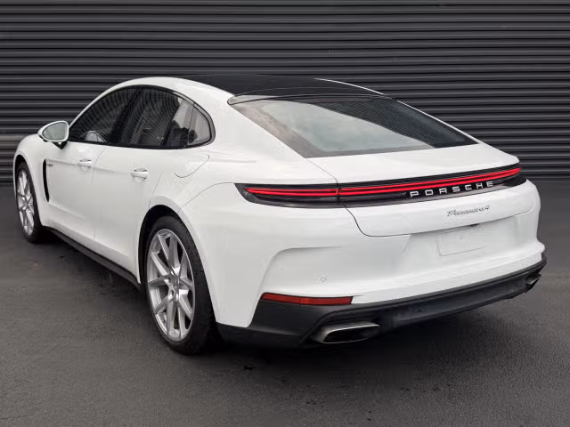2025 Porsche Panamera 18