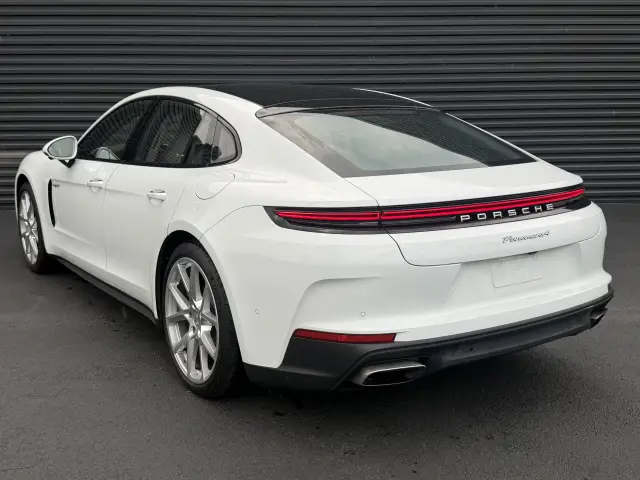 2025 Porsche Panamera 22