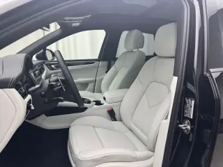 2025 Porsche Macan Base - Photo 37