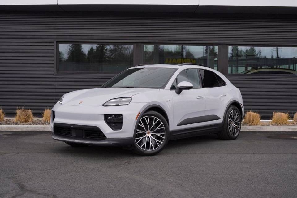 2026 Porsche Macan Base