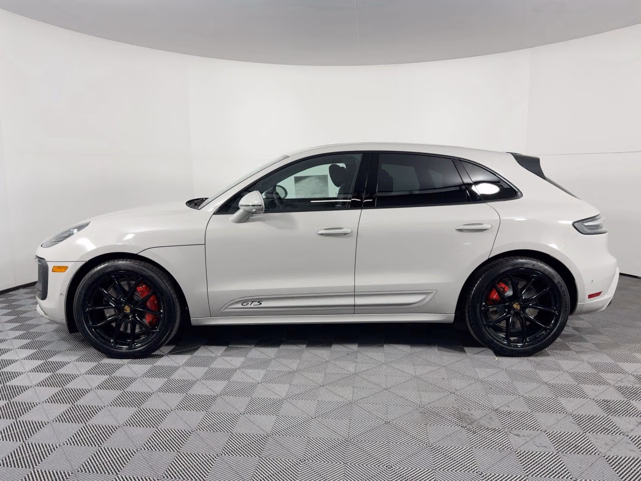 2026 Porsche Macan GTS - Photo 12