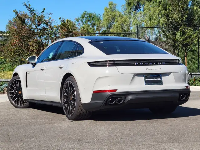 2025 Porsche Panamera 4 E-Hybrid - Photo 22