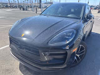 2022 Porsche Macan -'s photo