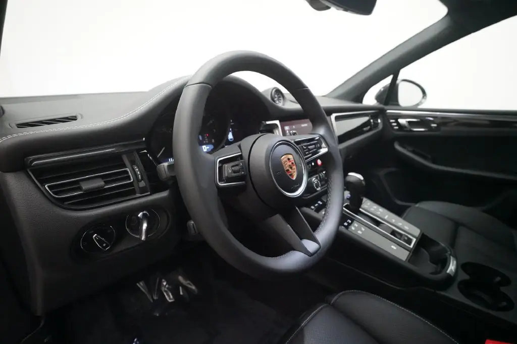 2026 Porsche Macan T - Photo 40