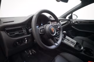 2026 Porsche Macan T - Photo 33