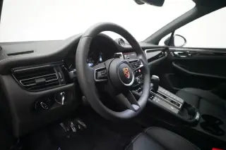 2026 Porsche Macan T - Photo 37