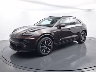 2025 Porsche Macan Macan Electric's photo