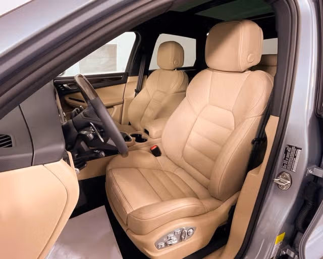 2025 Porsche Macan Base - Photo 34