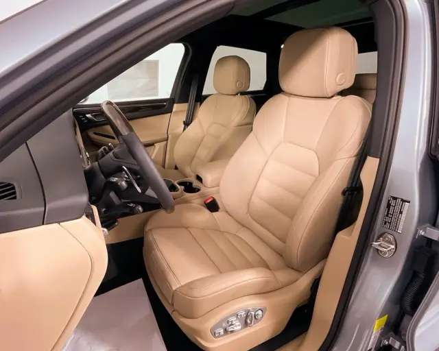 2025 Porsche Macan Base - Photo 38