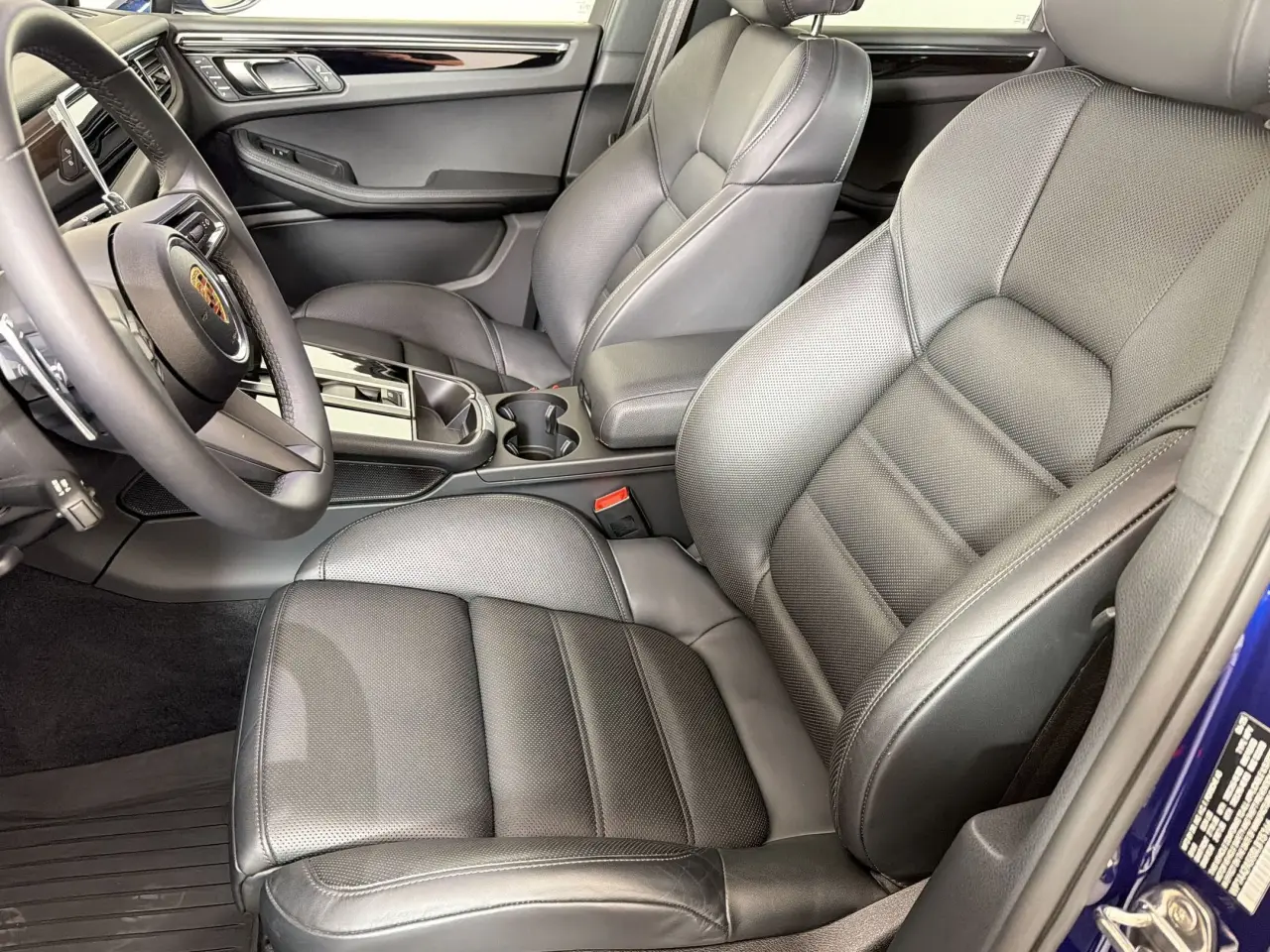 2025 Porsche Macan T - Photo 40