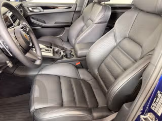 2025 Porsche Macan T - Photo 33