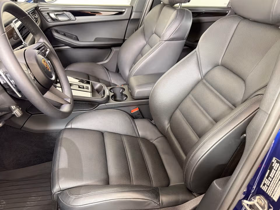 2025 Porsche Macan T - Photo 35