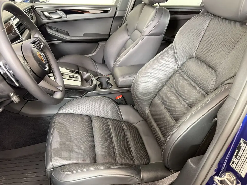 2025 Porsche Macan T - Photo 39