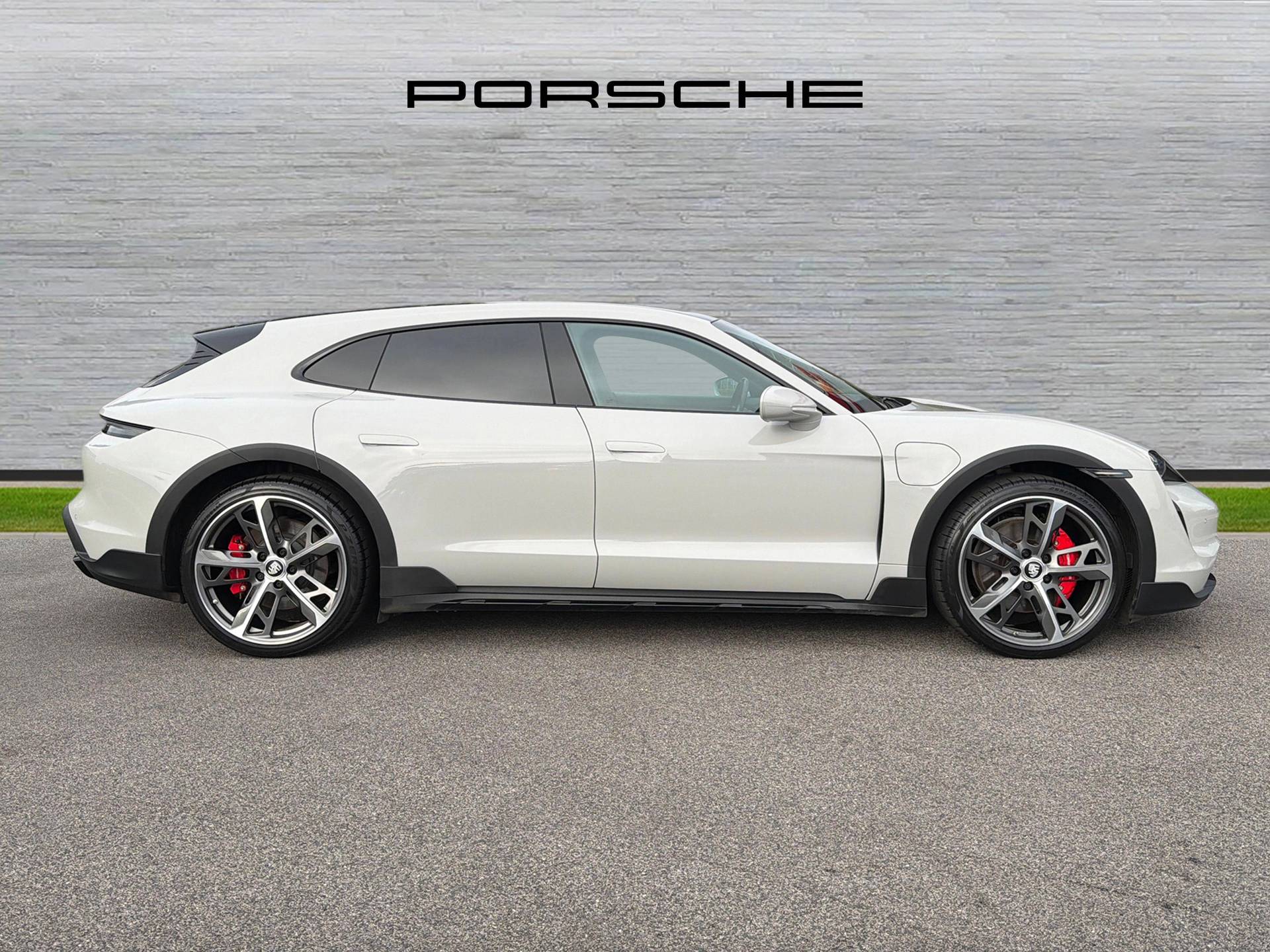 Taycan 4S Cross Turismo, photo 2 of 48