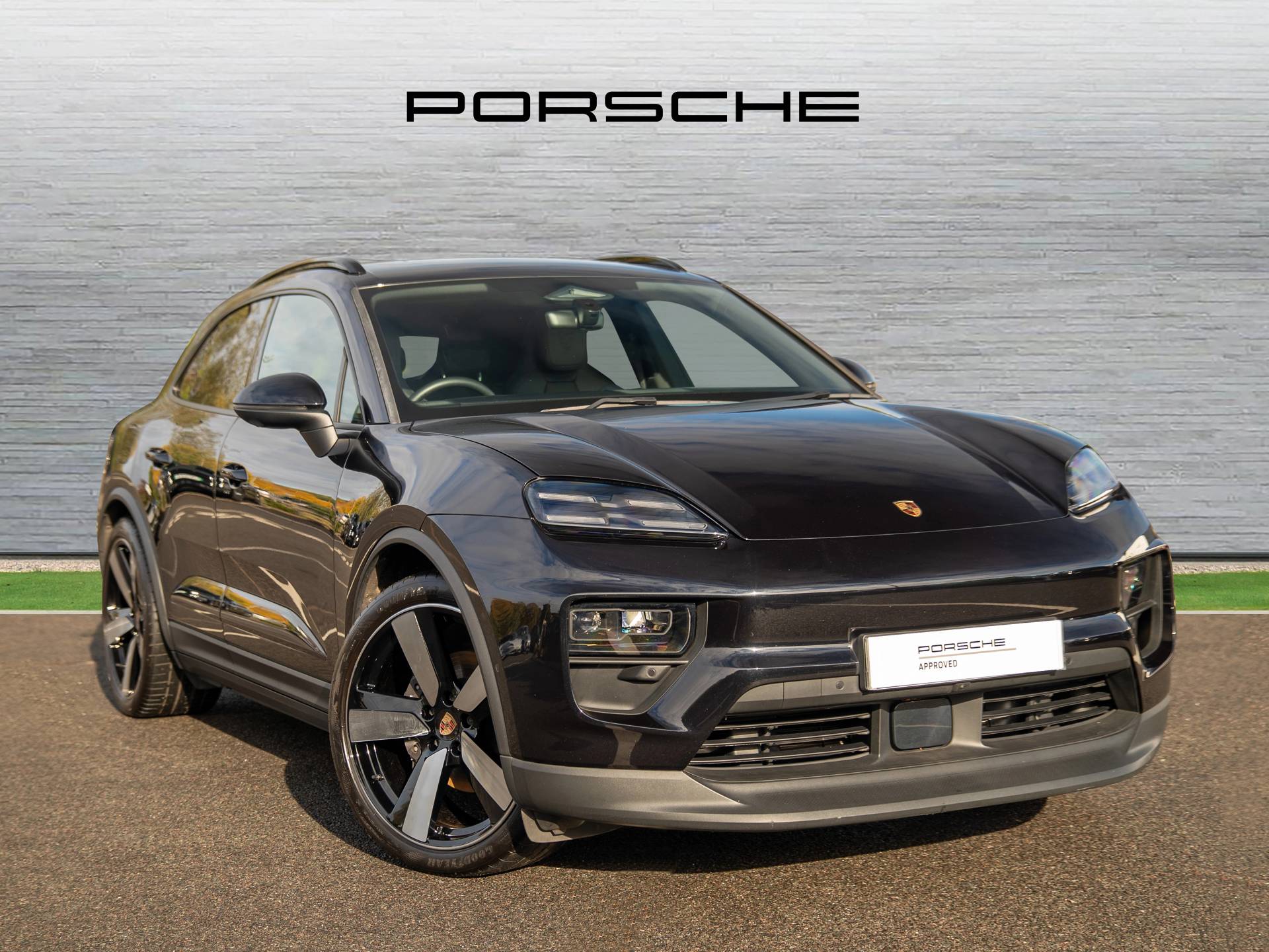 Macan 4, photo 1 of 47