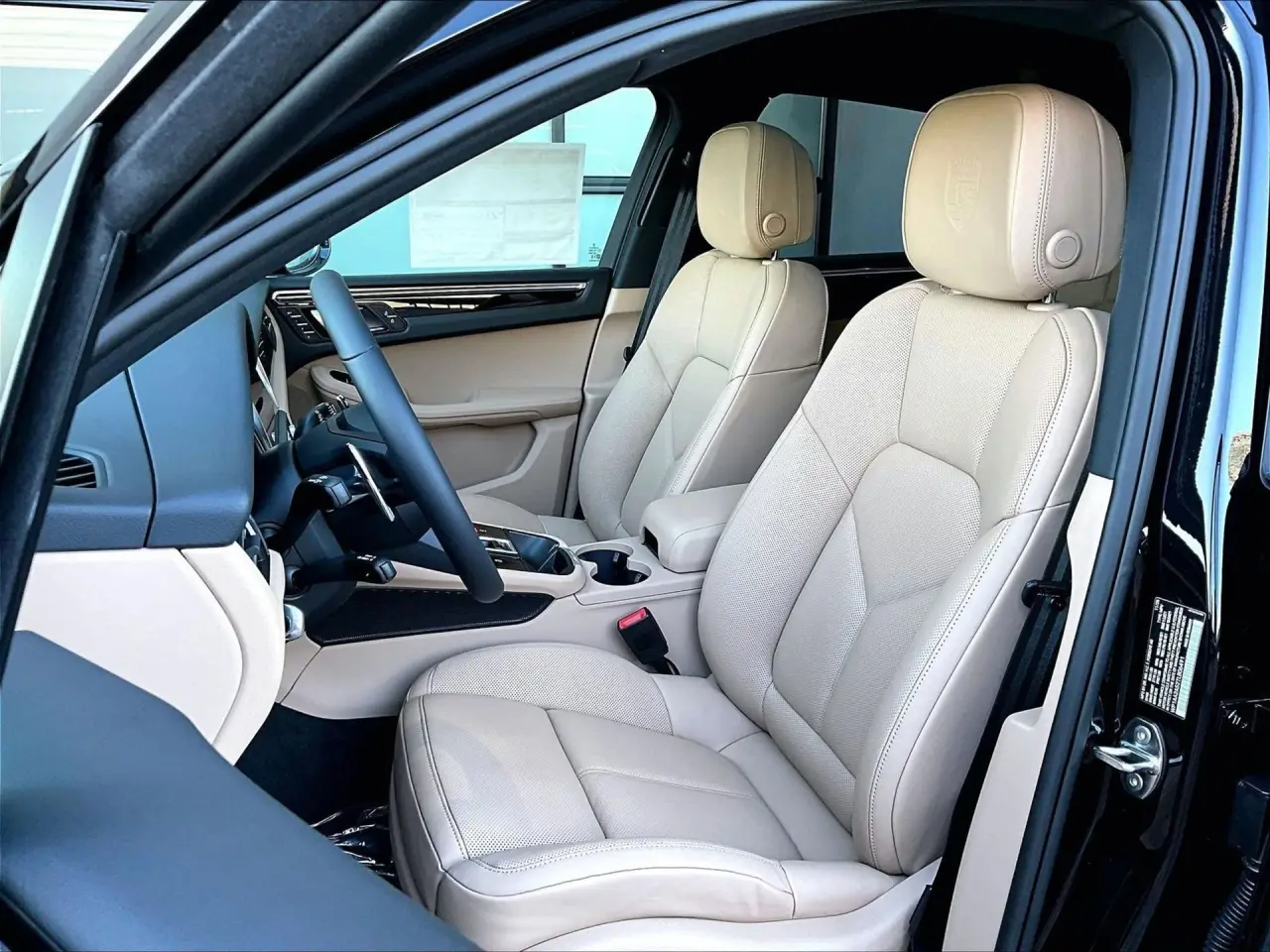 2026 Porsche Macan - Photo 40