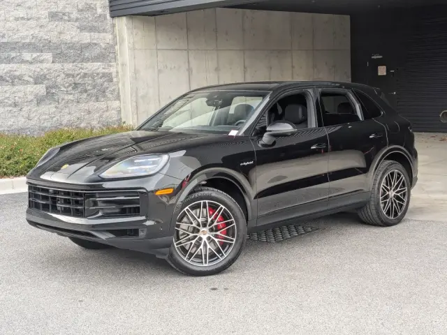 2026 Porsche Cayenne S E-Hybrid - Photo 6