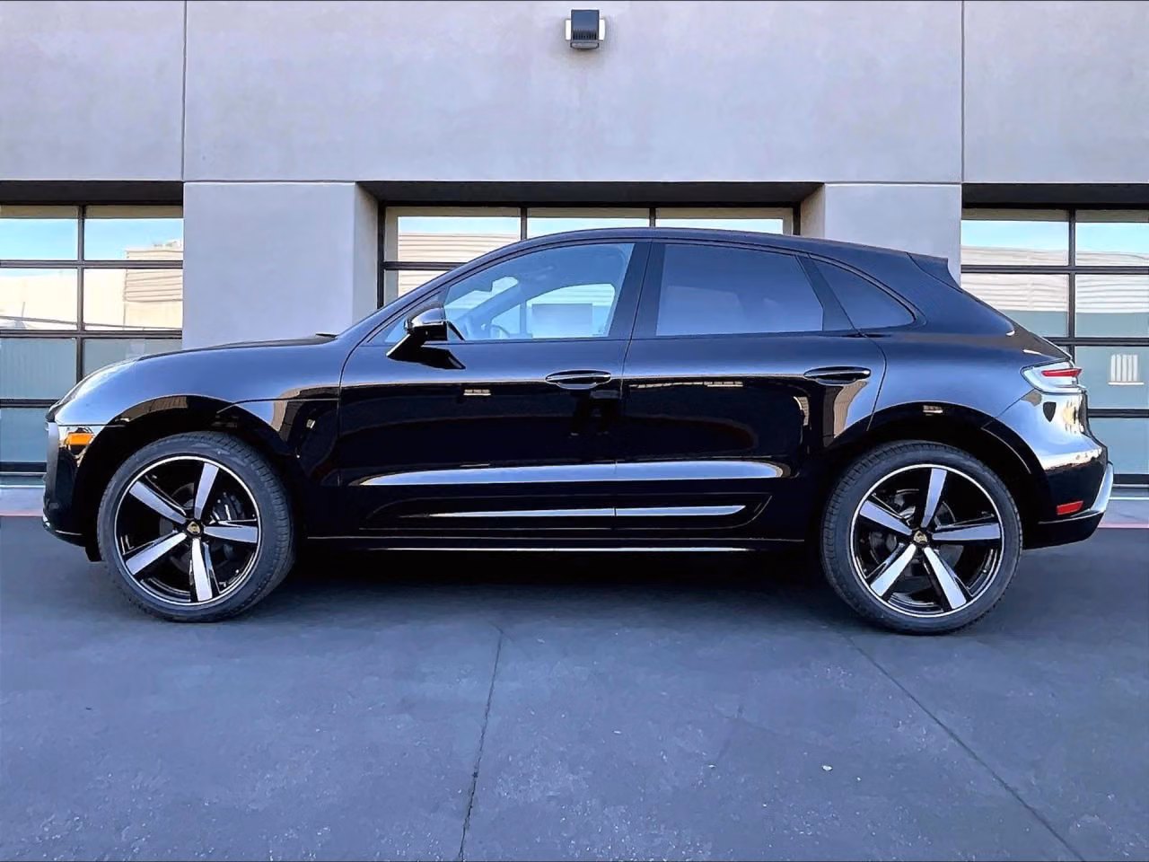 2026 Porsche Macan - Photo 12