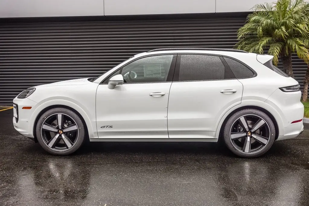 2026 Porsche Cayenne GTS - Photo 16